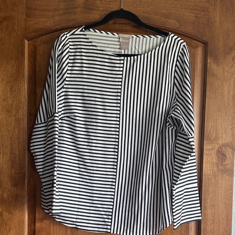 Chicos Women's LS No Iron Black & White Striped Blouse Button Sleeves Size 1
